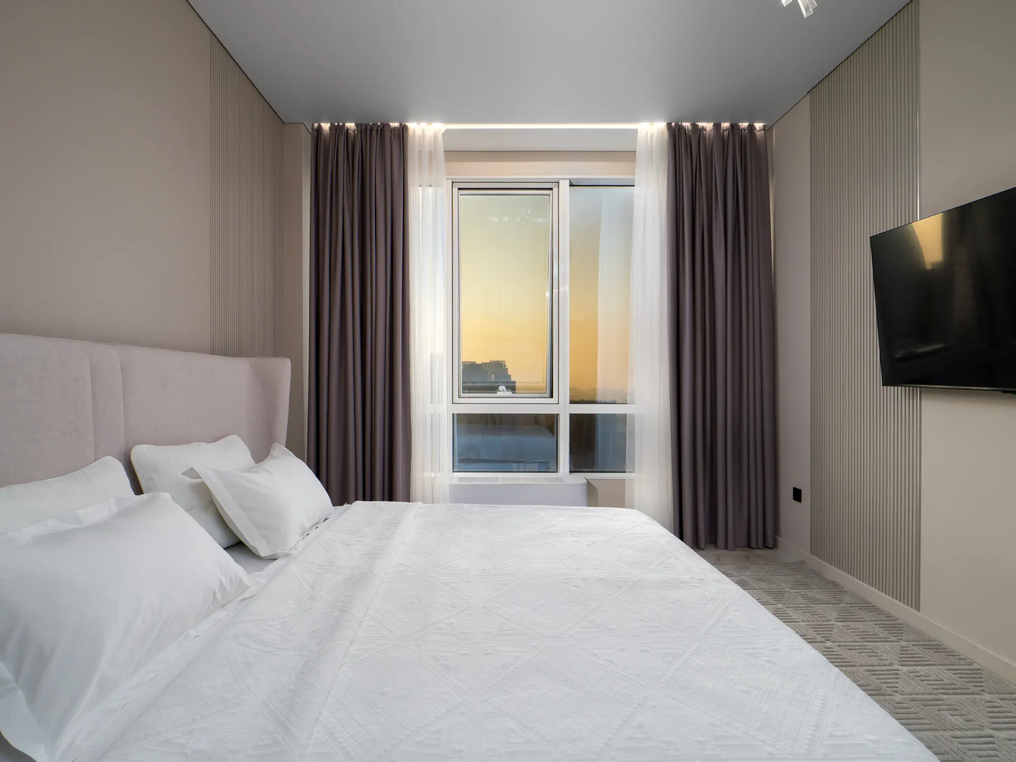 King-size bed with hotel-standard white linen